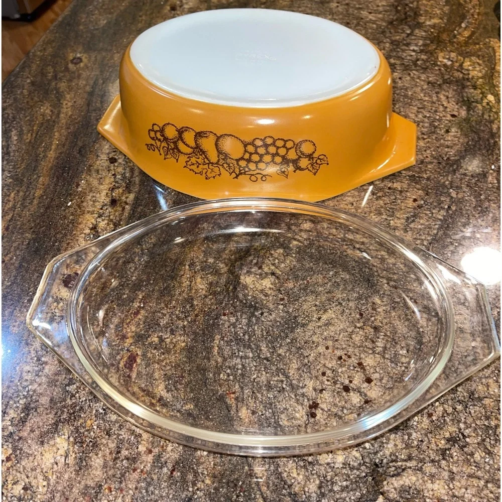 Vintage Pyrex Old Orchard Baking Dish w/clear‎ lid 2 1/2 quart